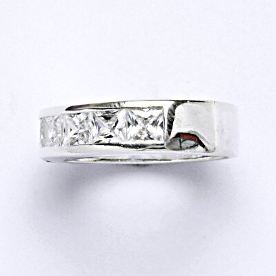 Stříbrný prsten s čírými zirkony, prsten ze stříbra, 7,51 g  vel 58,5