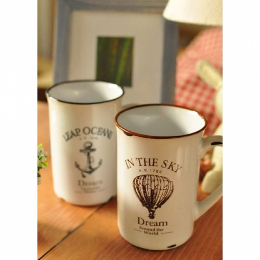 Porcelánový retro hrneček In the sky - bílý