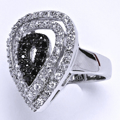 Stříbrný prsten s čirými a černými zirkony,prsten ze stříbra,váha 8,83 g