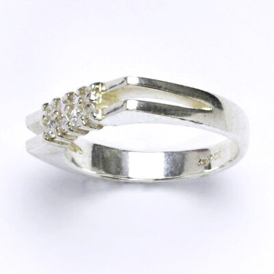 Stříbrný prsten s čirými zirkony,prsten ze stříbra,váha 3,75 g