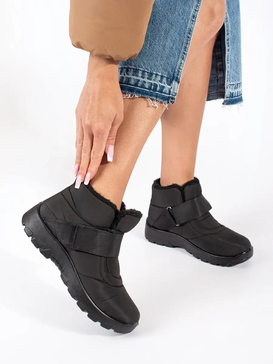 Módní dámské černé kotníkové boty bez podpatku