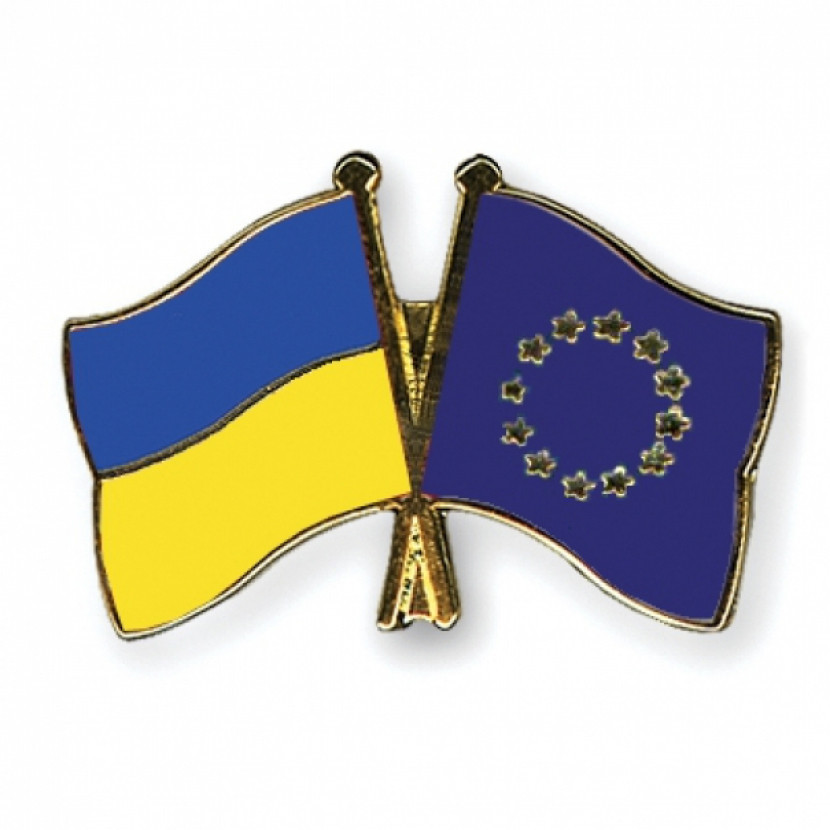 Odznak (pins) 22mm vlajka Ukrajina+EU - barevný