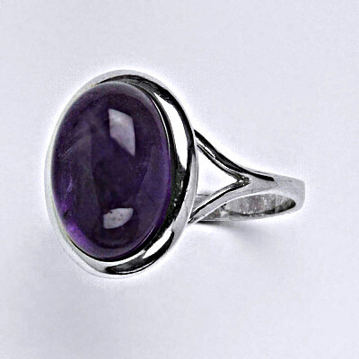 Stříbrný prsten s přírodním kamenem ametyst tmavý 14 x 10 mm, T 1454  m