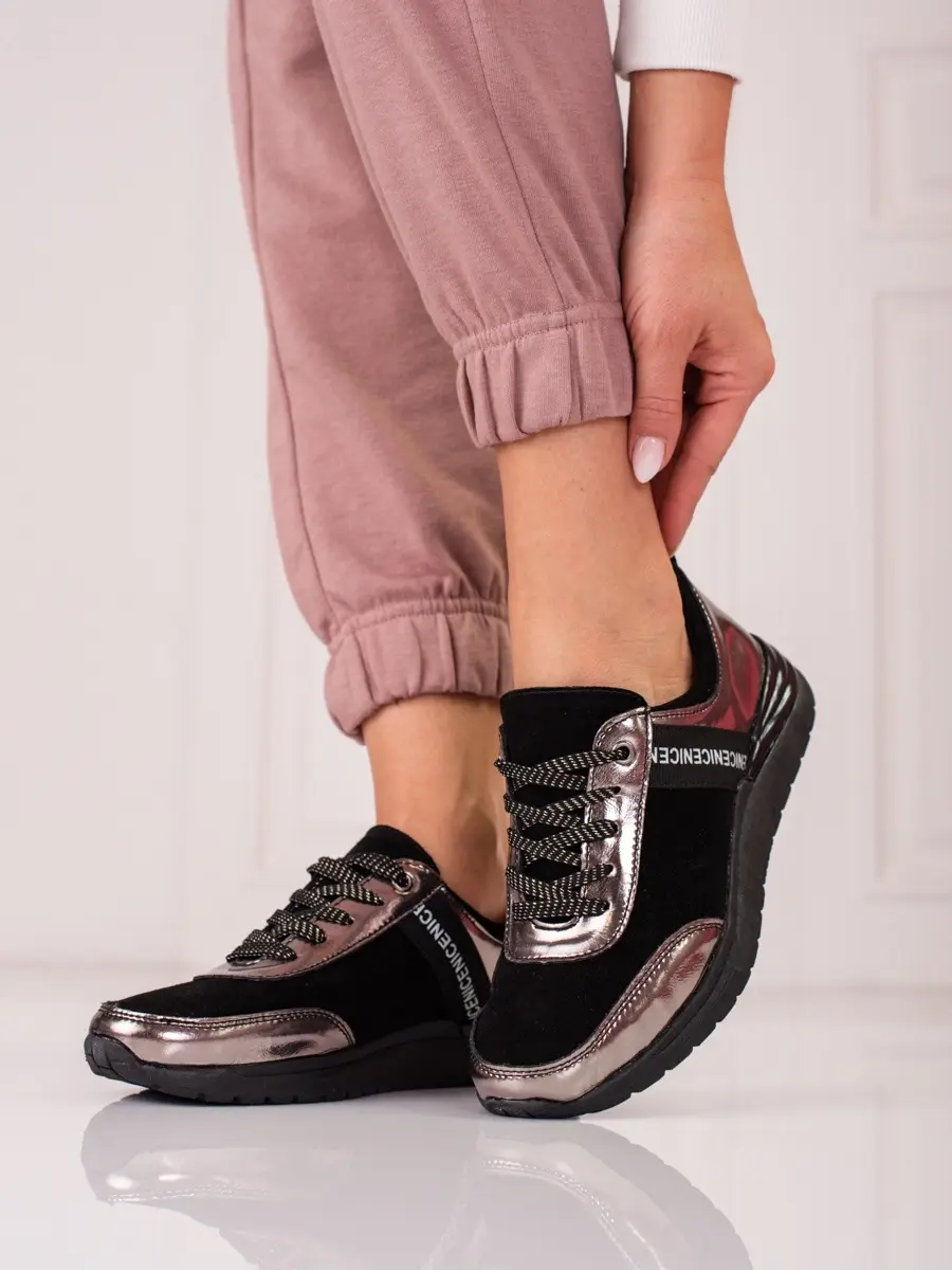 Komfortní dámské stříbrné tenisky bez podpatku