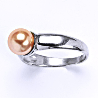 Stříbrný prsten s umělou perlou lososovou 8 mm,  T 1180 M
