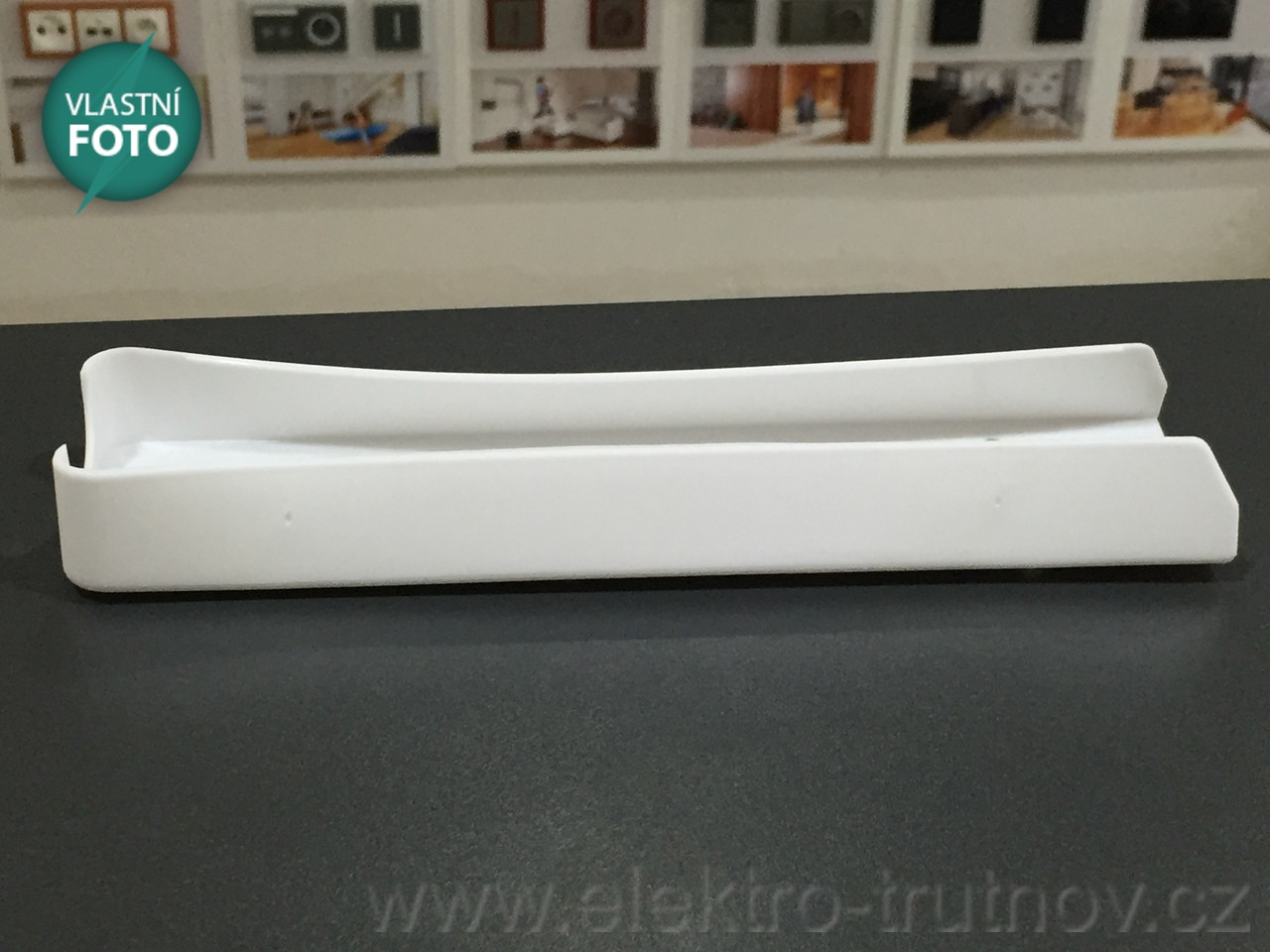 Solight PX02 držák zásuvek na stěnu velký 5-6z