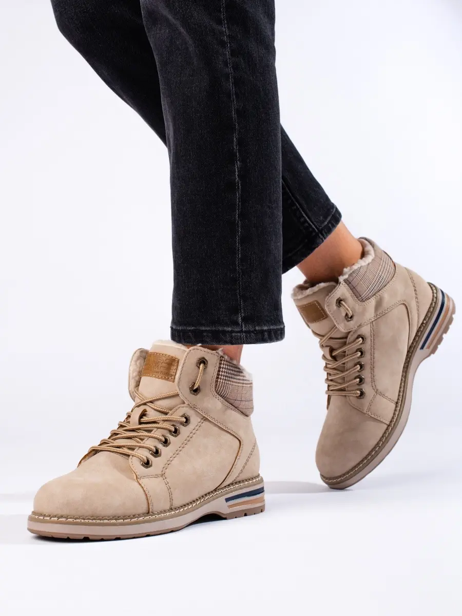 Trendy béžové kotníkové boty dámské na plochém podpatku