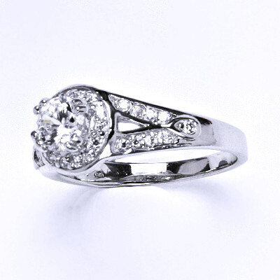 Stříbrný prsten s čirými zirkony,prsten ze stříbra,váha 4,09 g