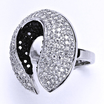 Stříbrný prsten s čirými a černými zirkony, prsten ze stříbra, 9,76 g