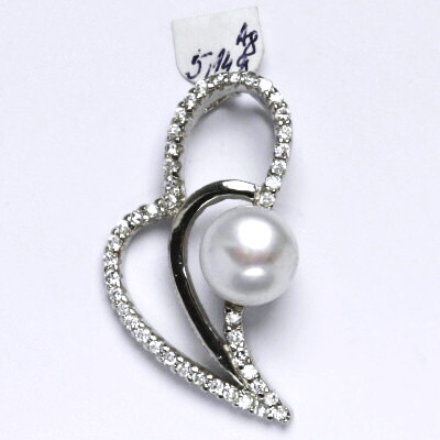 Stříbrný přívěsek s čirými zirkony,  váha 5,14 g