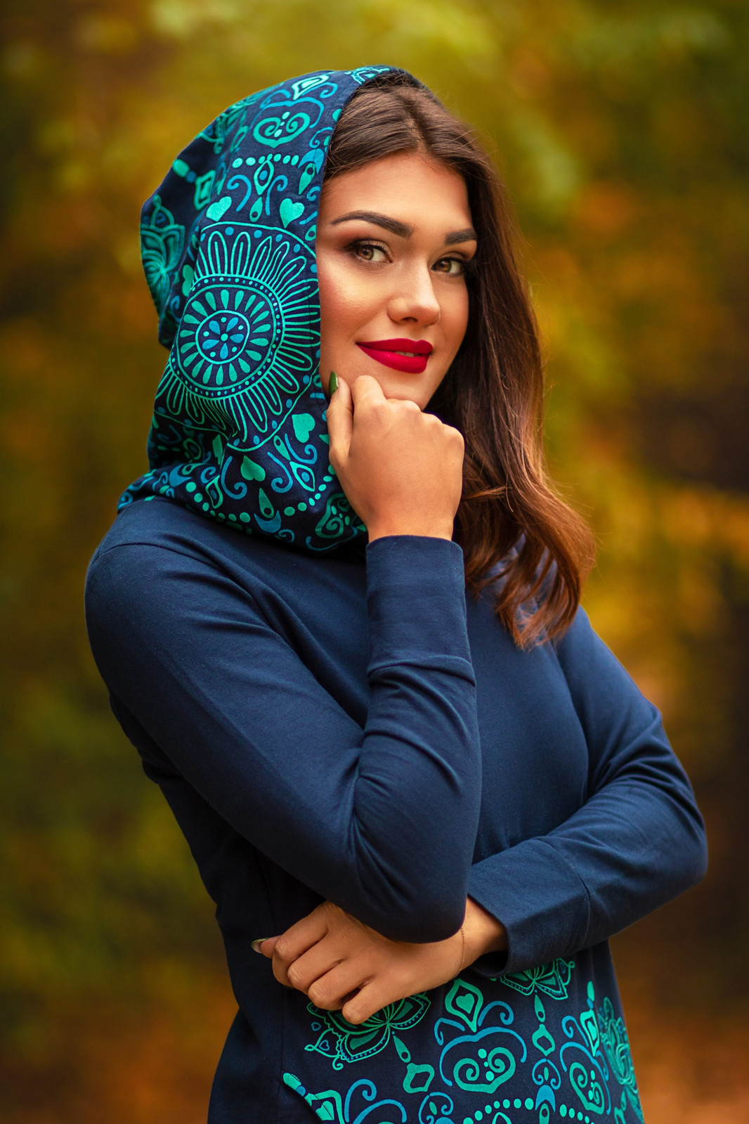 Himalife Šatomikina s maxi kapucí Nayla - tmavě modrá Velikost: XL