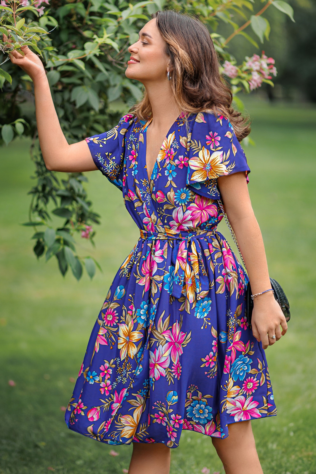 Himalife Zavinovací šaty s krátkým rukávem Meira - modrá s barvami Velikost: L/XL