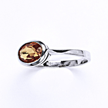 Stříbrný prsten s oranžovým oválným syntetickým zirkonem, šperk