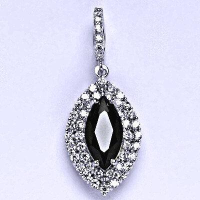 Stříbrný přívěsek s černým a čirými zirkony, srdce, váha 5,22 g