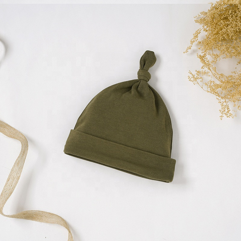 AB Dětská čepička s uzlíkem z BIO bavlny - 3-6 měsíců, Tmavá zelená