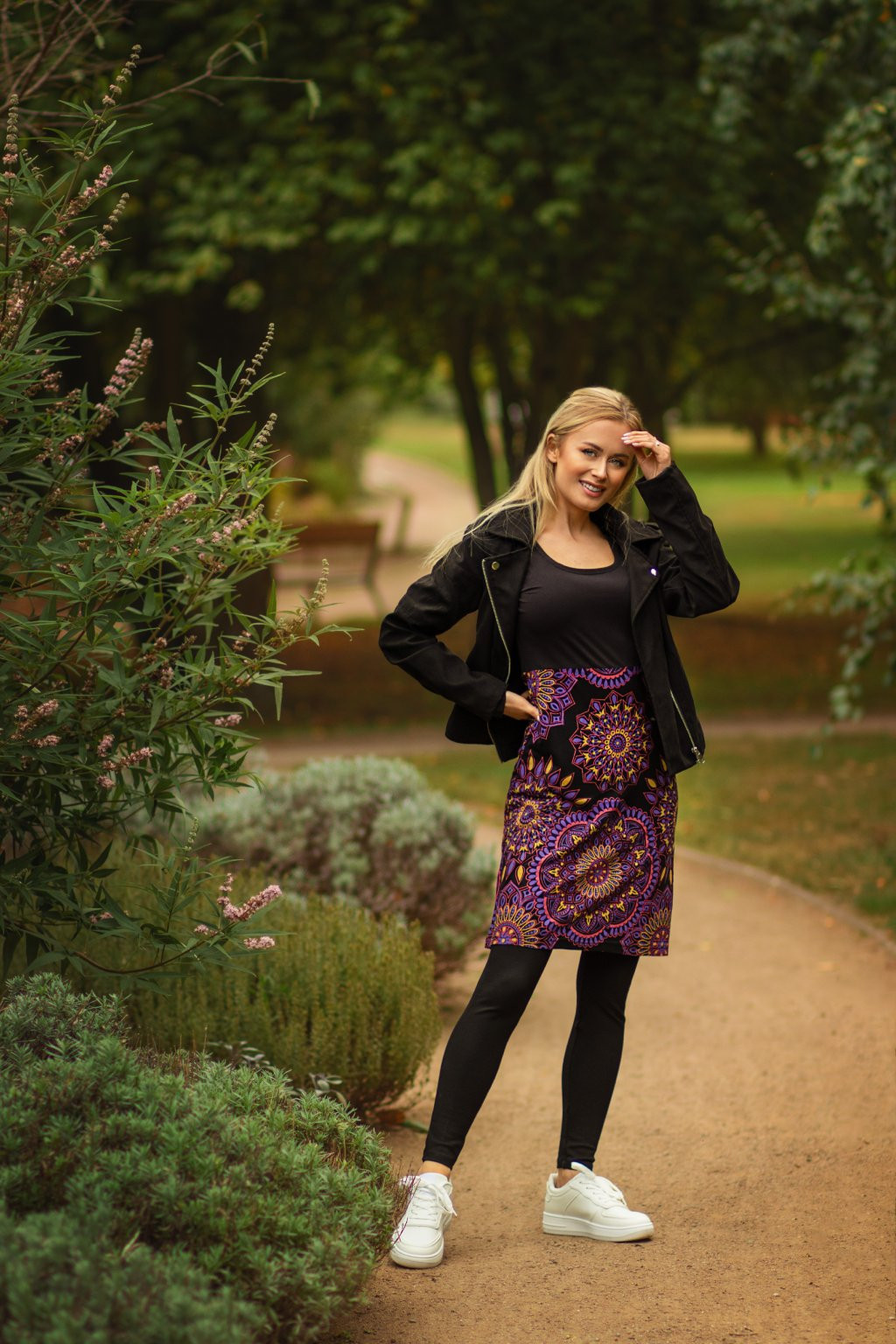 Himalife Šaty s dlouhým rukávem Kaika - černá s růžovou a fialovou Velikost: S