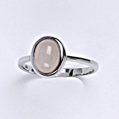 Stříbrný prsten s přírodním kamenem růženín 8 x 6 mm, T 1355