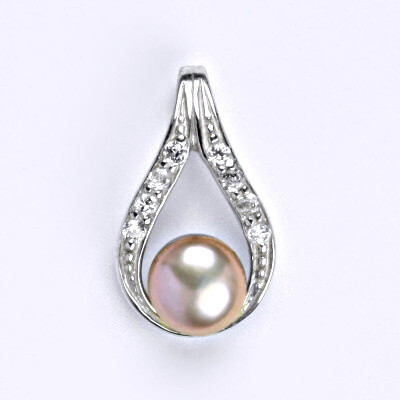 Stříbrný přívěšek s přírodní růžovou perlou P 1411