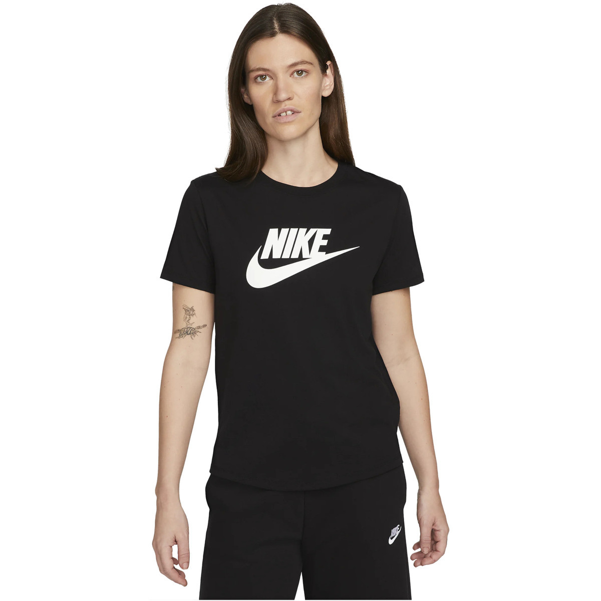 Nike  Sportswear Essentials Tee  Černá