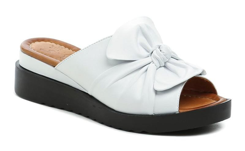 Wild 03783353D bílé dámské nazouváky na klínku