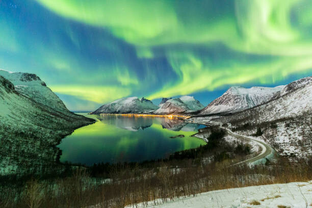 Francesco Bergamaschi Fotografie The aurora borealis lights up in, Francesco Bergamaschi, 40 × 26.7 cm