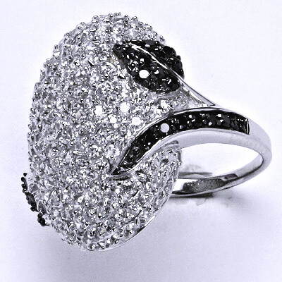 Stříbrný prsten, prsten ze stříbra, syntetický čirý a černý zirkon, váha 9,7 g, vel.52,5