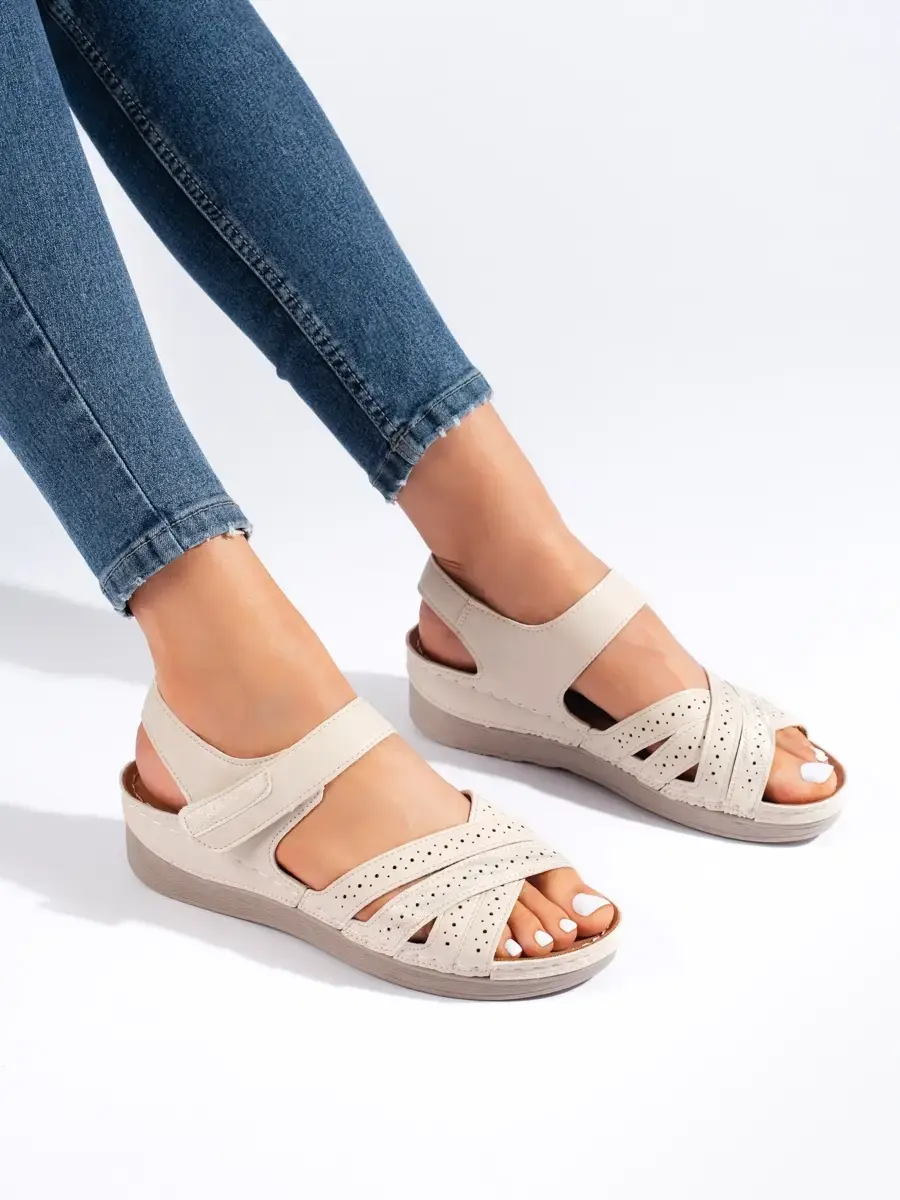 Jedinečné dámské béžové sandály na platformě