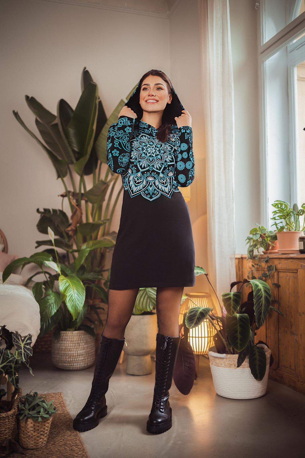 Himalife Šaty s kapucí Lanikai - černá s tyrkysovou Velikost: S