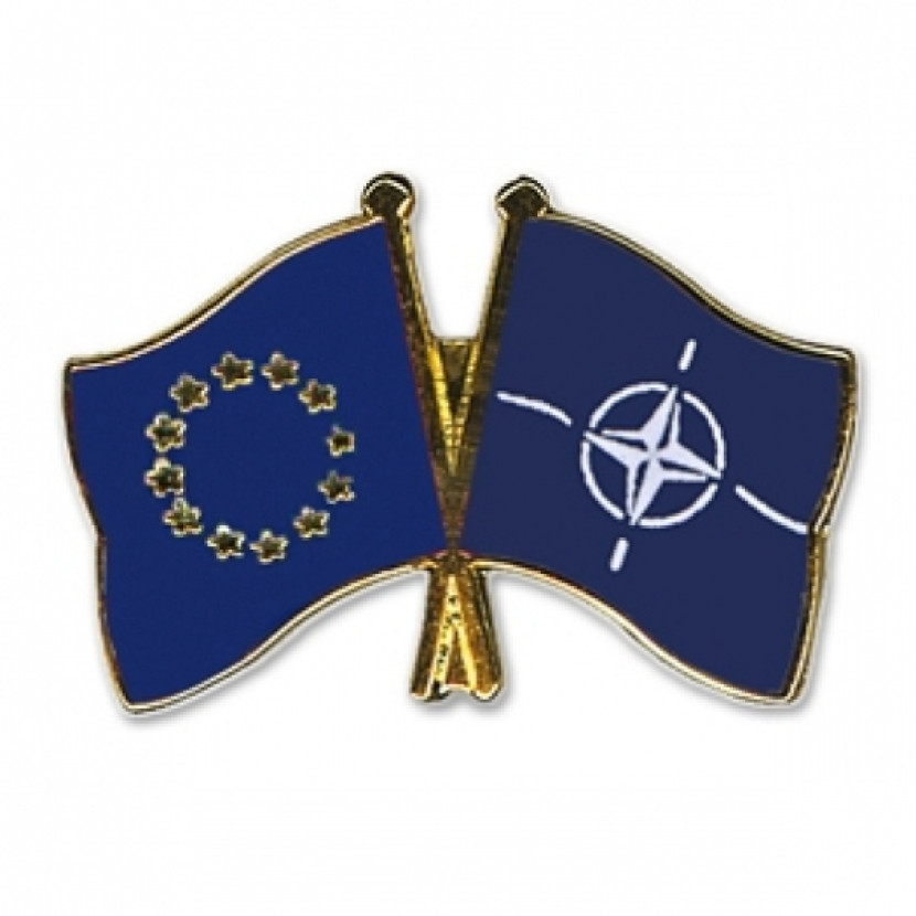 Odznak (pins) vlajka Evropská unie (EU)+NATO - barevný