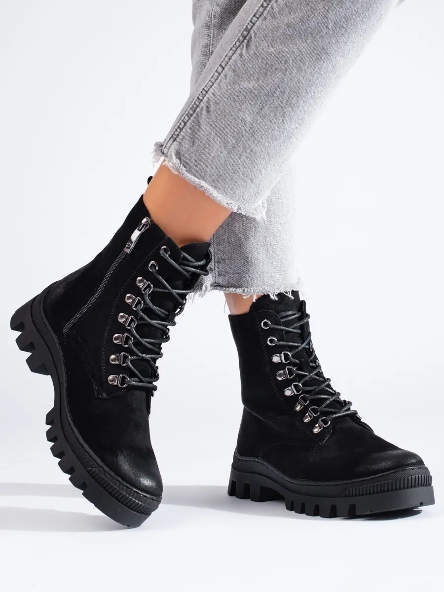 Moderní dámské workery černé na plochém podpatku