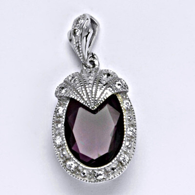 Stříbrný přívěšek s tmavofialovým sklem P 1202/1