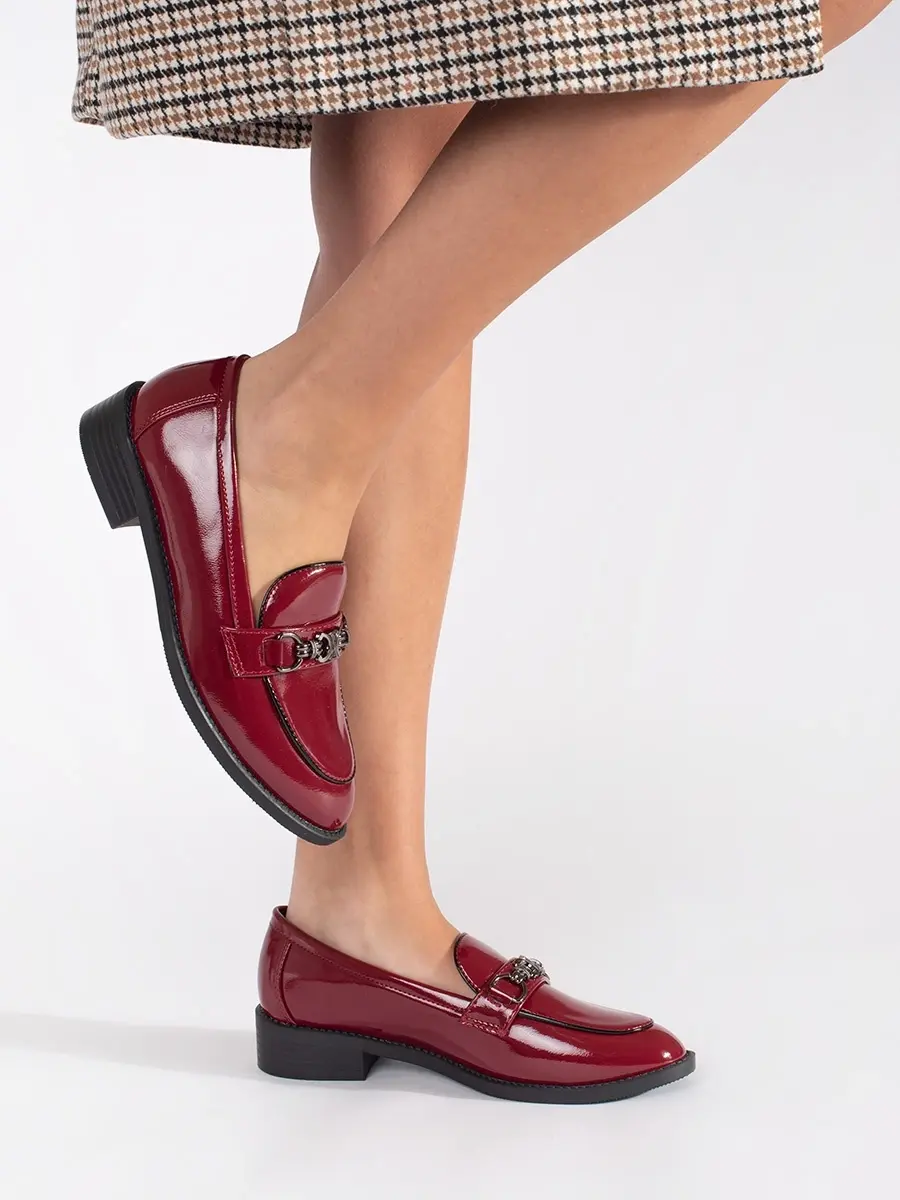 Zajímavé mokasíny dámské bordové na širokém podpatku