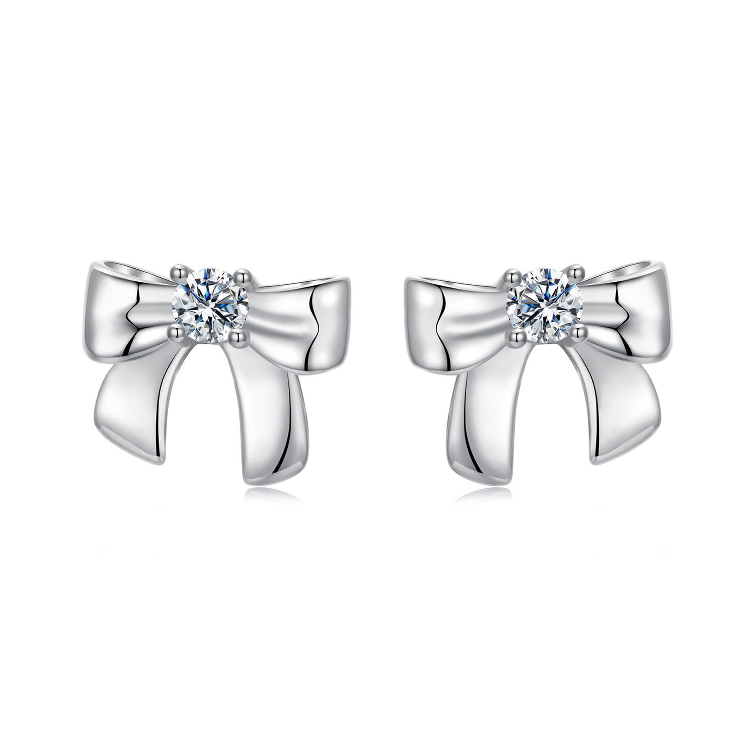 Royal Fashion stříbrné rhodiované náušnice Mašličky s drahokamem moissanitem