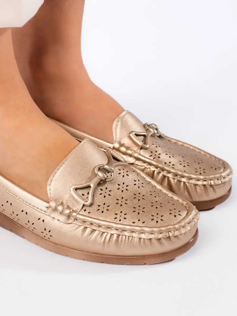 Krásné dámské zlaté mokasíny bez podpatku
