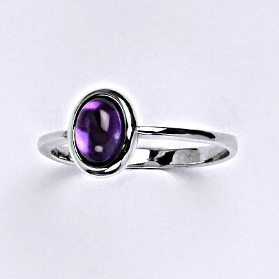 Stříbrný prsten s přírodním tmavým ametystem7 x 5 mm, T 1354