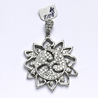 Stříbrný přívěsek s čirými zirkony, váha 7,10 g