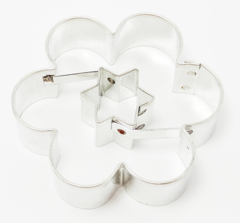 Vykrajovátko kytička + hvězdička