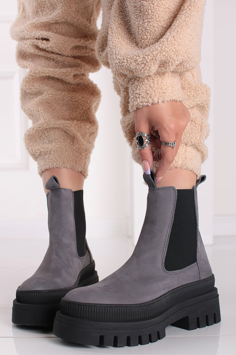 Šedé kožené kotníkové kozačky 1-25494