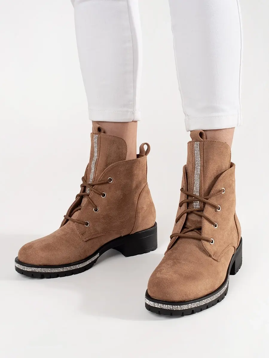 Pohodlné kotníkové boty dámské béžové bez podpatku