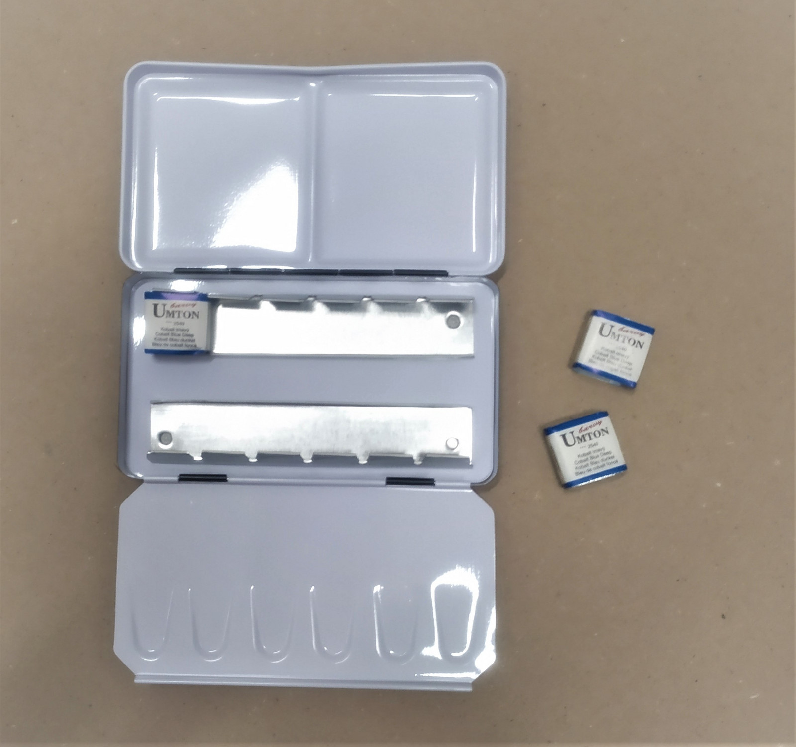 Umton Umton, kovová kazeta pro akvarelové pánvičky, pro 12 ks