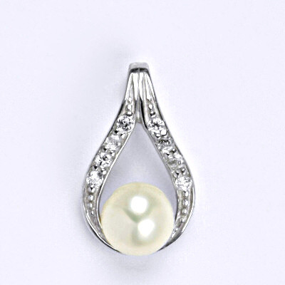 Stříbrný přívěšek s přírodní bílou perlou P 1411