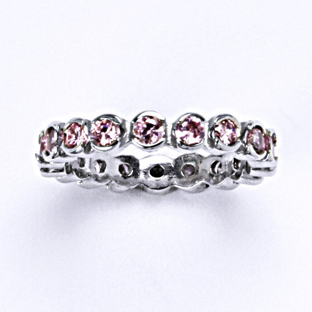 Stříbrný prsten s růžovými syntetickými zirkony, šperk