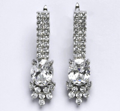 Střírdné náušnice s čirými zirkony,váha 10,47 g