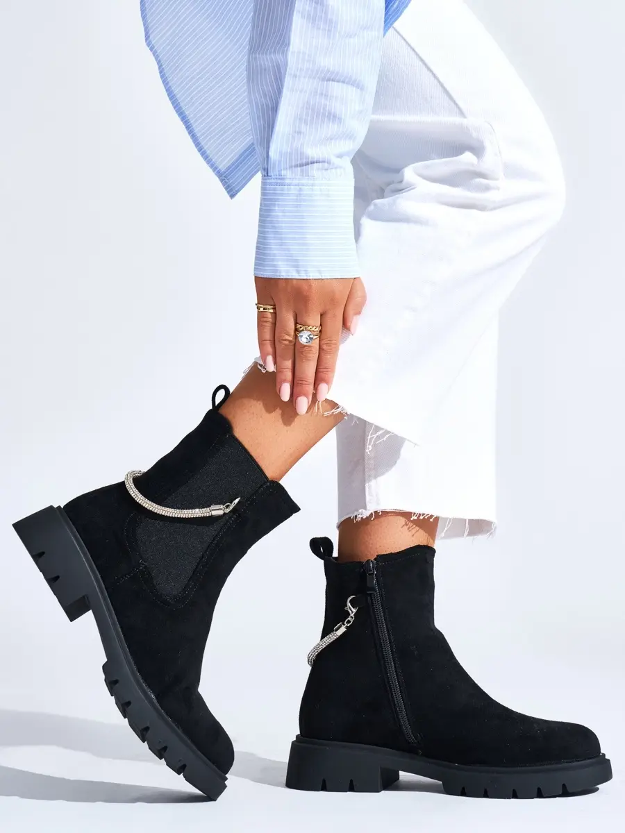 Krásné kotníkové boty dámské černé na platformě