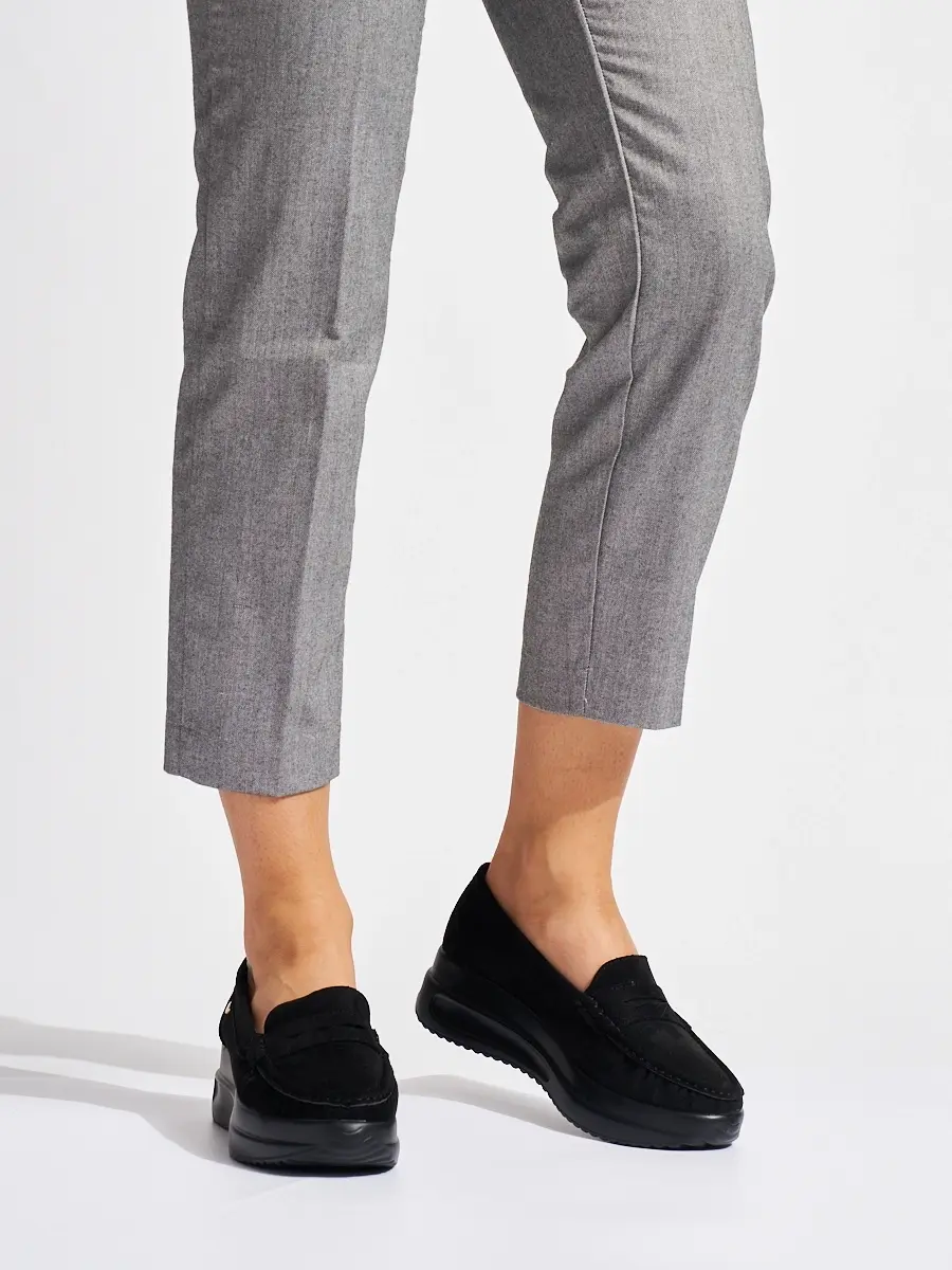 Zajímavé mokasíny dámské černé na klínku