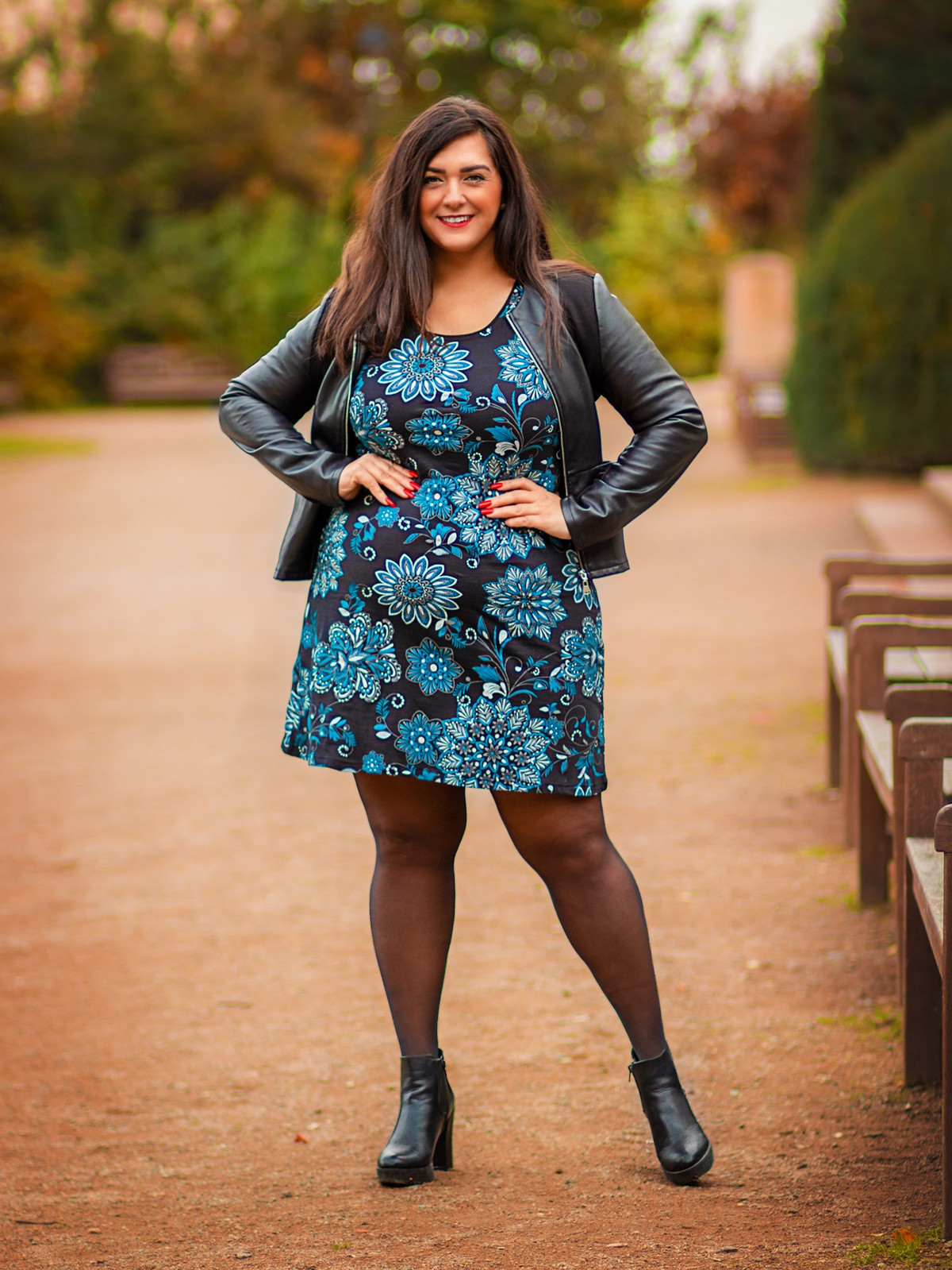 Himalife Šaty s dlouhým rukávem Moya - černá s modrou Velikost: S