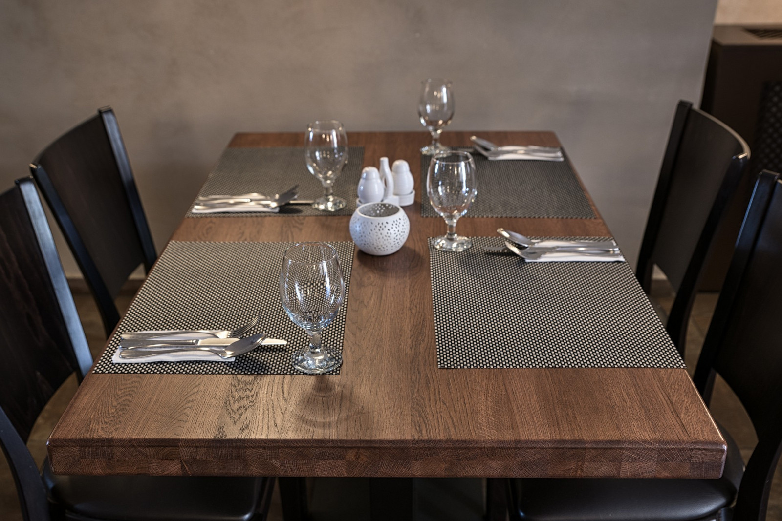 Goleto Stůl z masivního dubového dřeva Bruno | 1230x800x53mm | Made in Czech