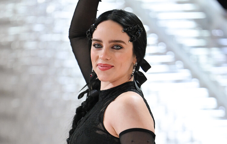 James Devaney Fotografie Billie Eilish, The 2023 Met Gala Celebrating Karl, James Devaney, 40 × 26.7 cm