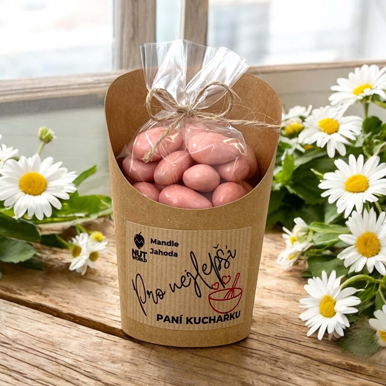 Nutworld.cz Mandle v jahodovém jogurtu v celofánku a kelímku 180g - PRO PANÍ KUCHAŘKU