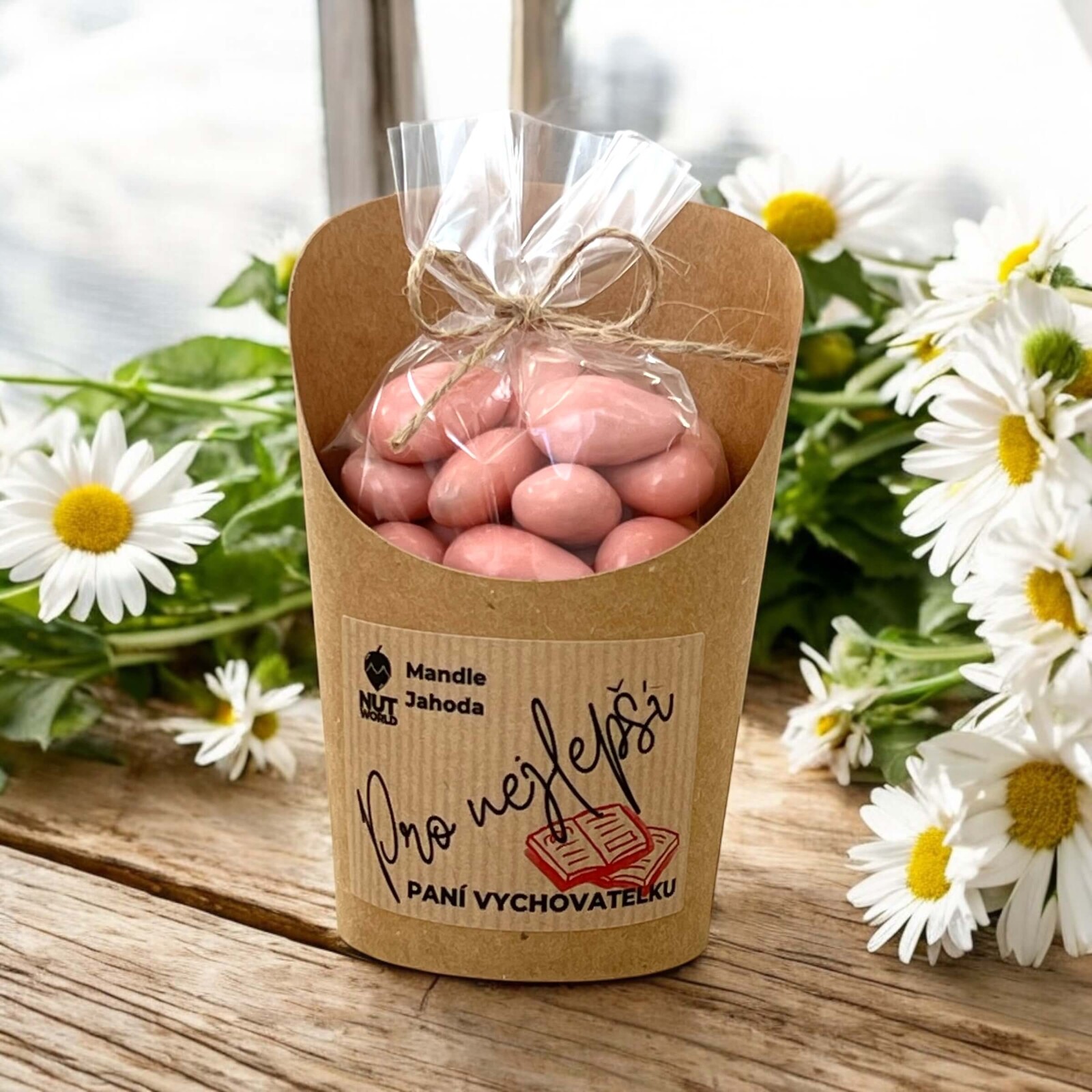 Nutworld.cz Mandle v jahodovém jogurtu v celofánku a kelímku 180g - PRO PANÍ VYCHOVATELKU